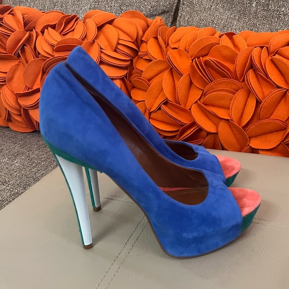 ❣️Boutique 9 Color Block Leather Pumps❣️ - Picture 2 of 10